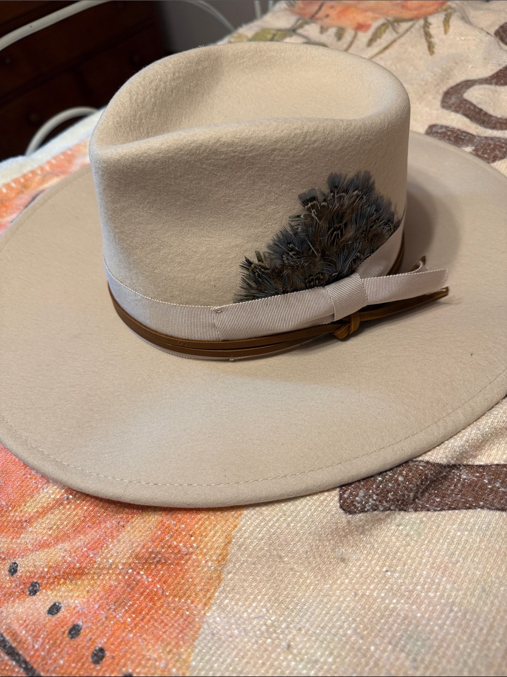 Olin Wyler NWT Cream Wide-Brim Felt Fedora with Feather Trim